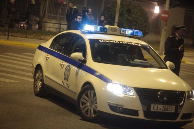 Πυροβολισμοί στο Αιγάλεω! Τέσσερις σφαίρες και εισβολή σε ψησταριά – Ένας τραυματίας